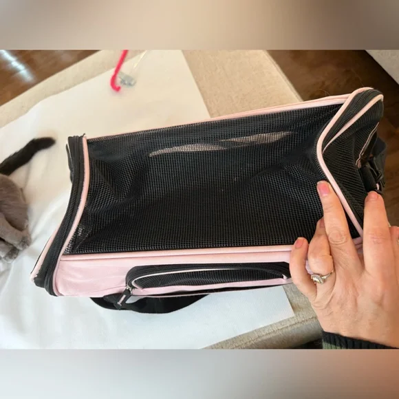 Pink Collapsible Pet Carrier 4 Cats w pockets and mesh vents removable cushion - Picture 13 of 13